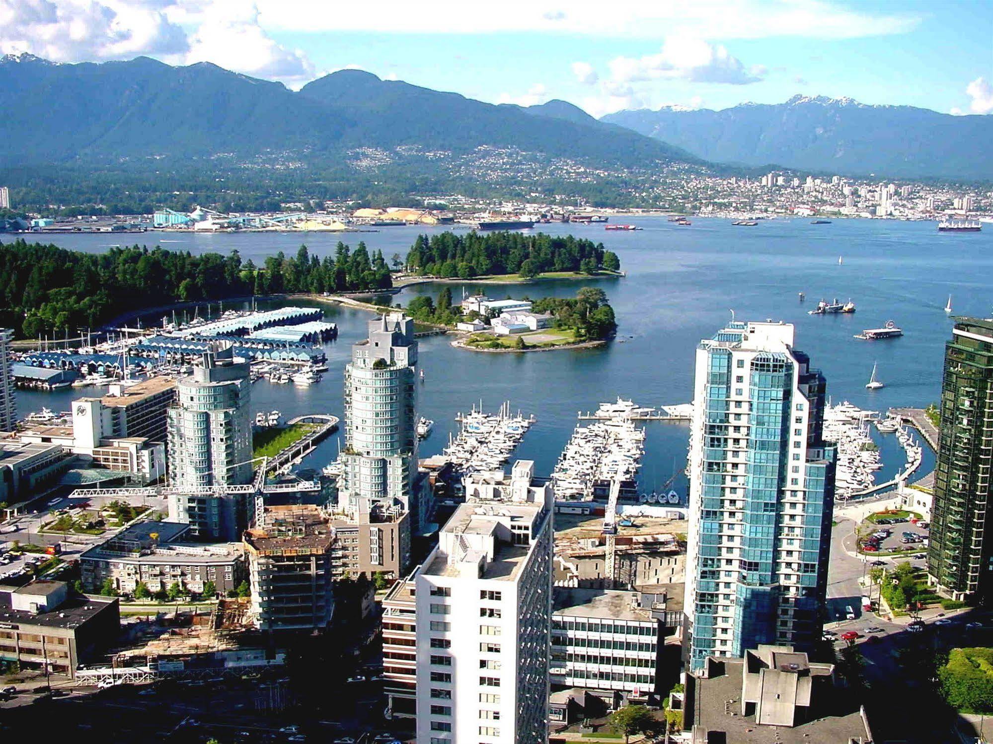 The Empire Landmark Hotel Vancouver Exterior foto